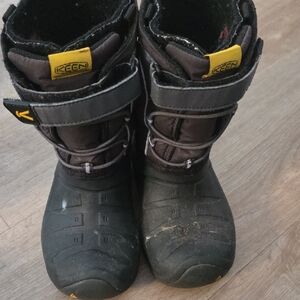 KEEN Kids Black and Gold Snow Boots